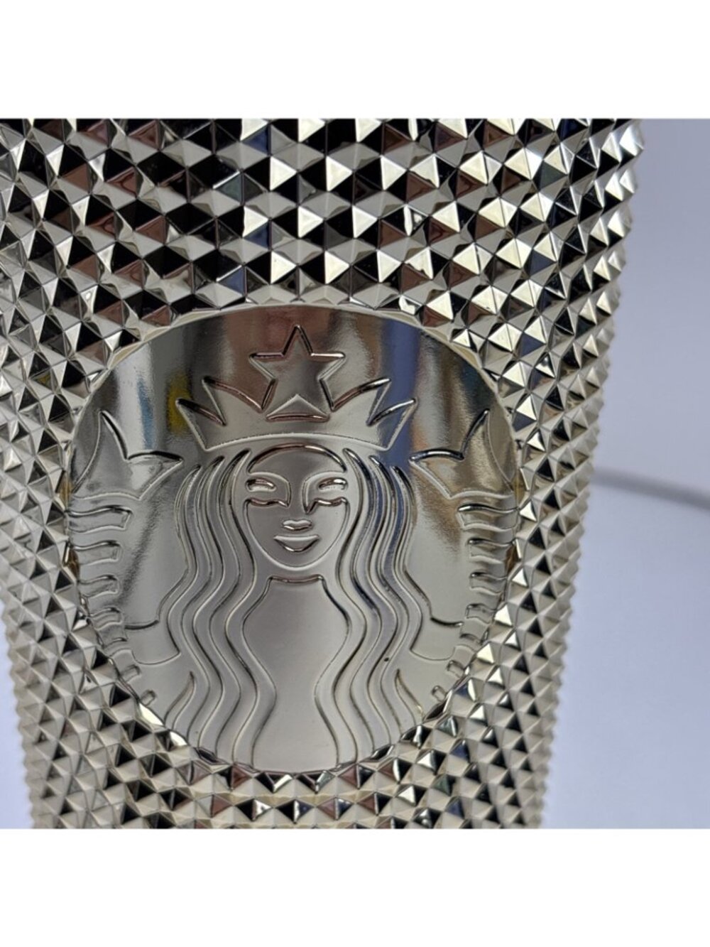 Starbucks 2022 Holiday Gold Studded Tumbler - 24 oz Venti Cup EUC (no straw) - Picture 3 of 4